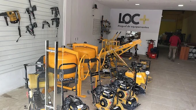 Ambiente de construção civil com maquinário